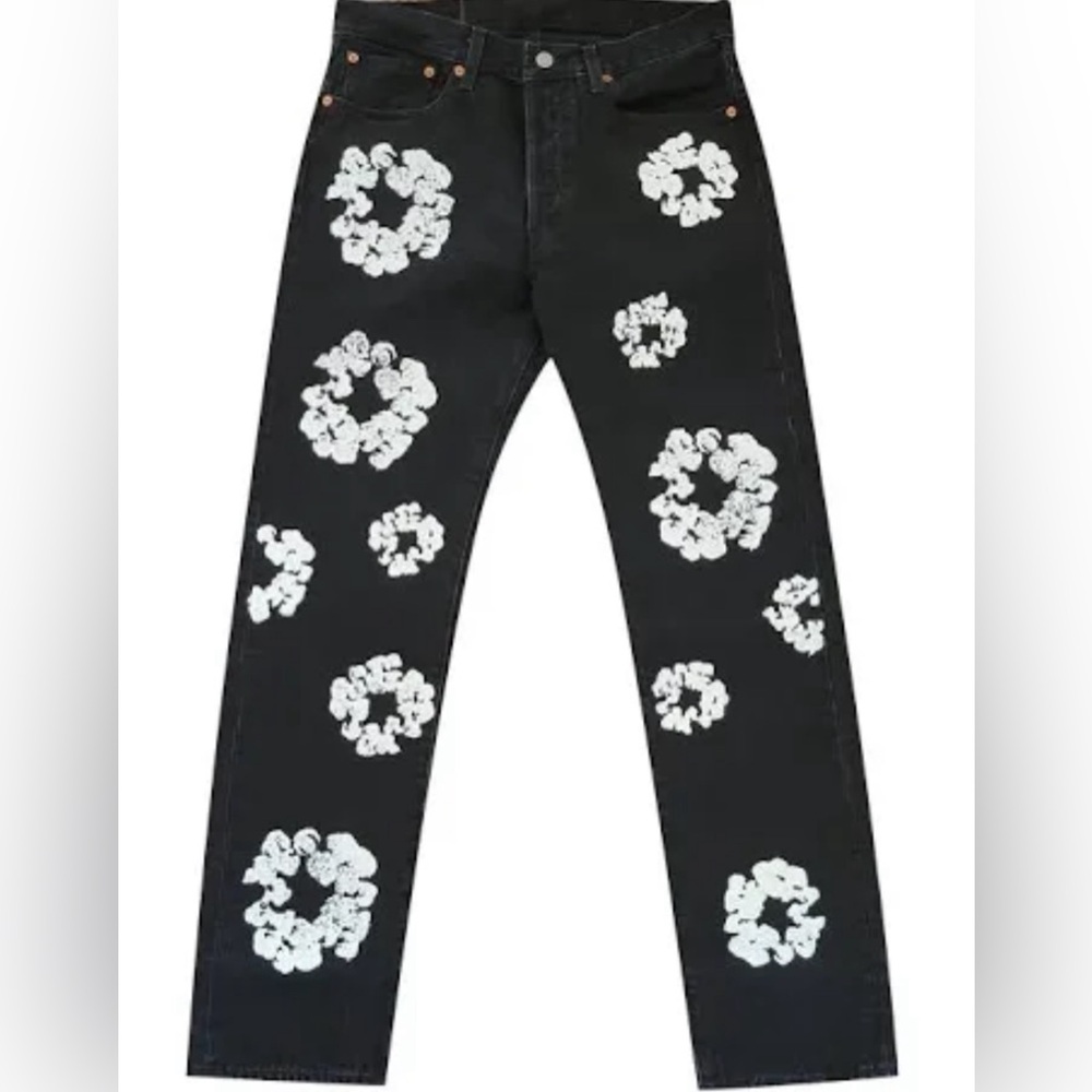 COPY - BLACK DENIMTEARS.Size 32 men Never worn.AUTHENTIC.OPEN TO ALL OFFERS.
